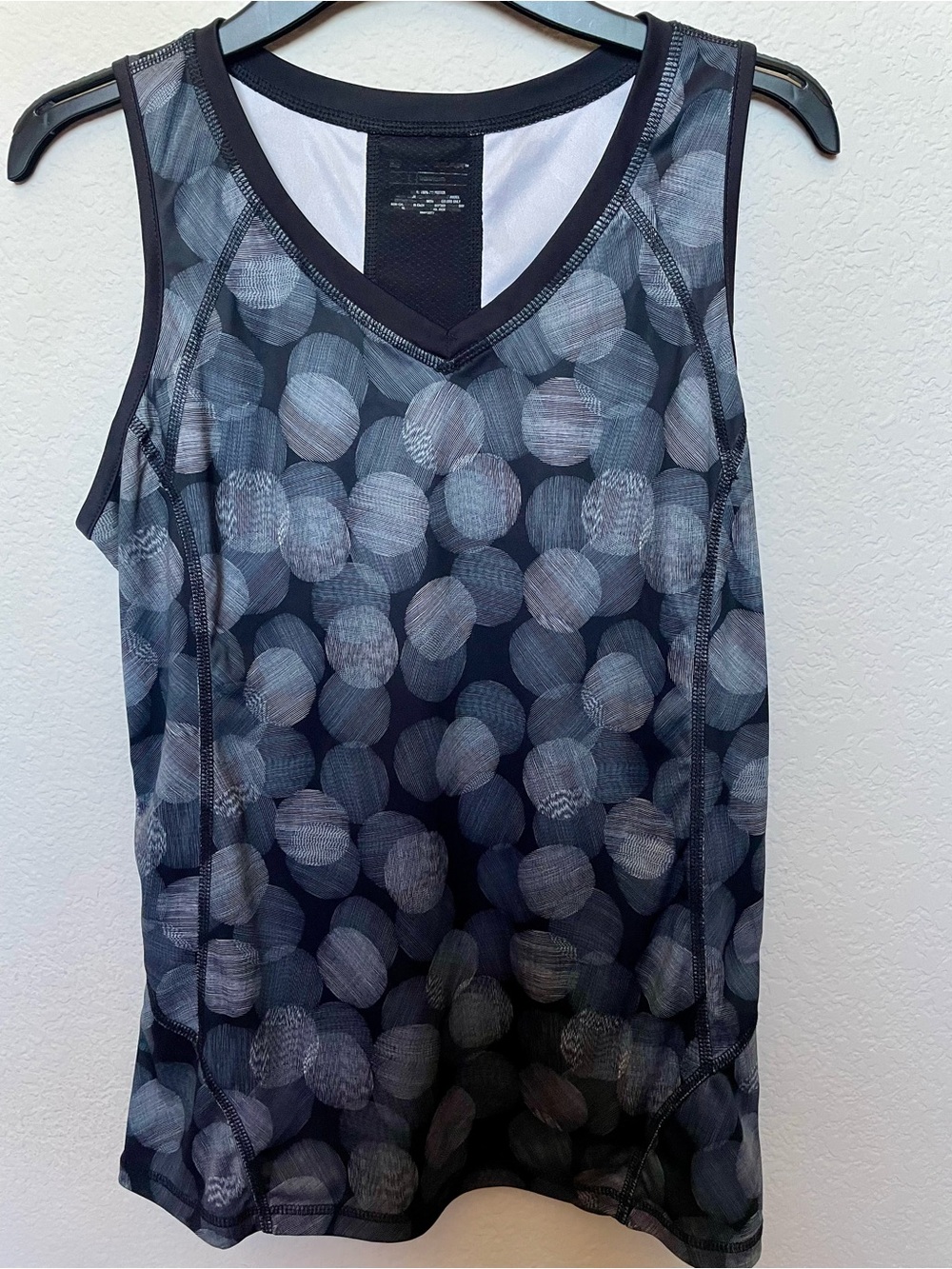 tek gear Black and Gray Printed V-Neck Athletic Tank L